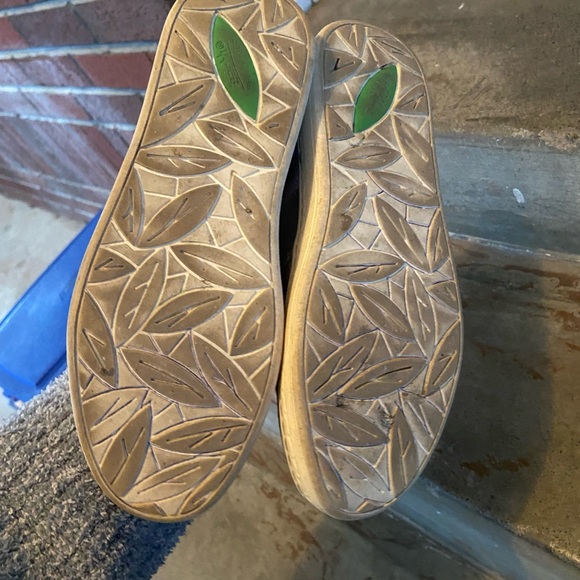 Earth Metallic Pewter Perforated Leather Mules - Picture 7 of 7